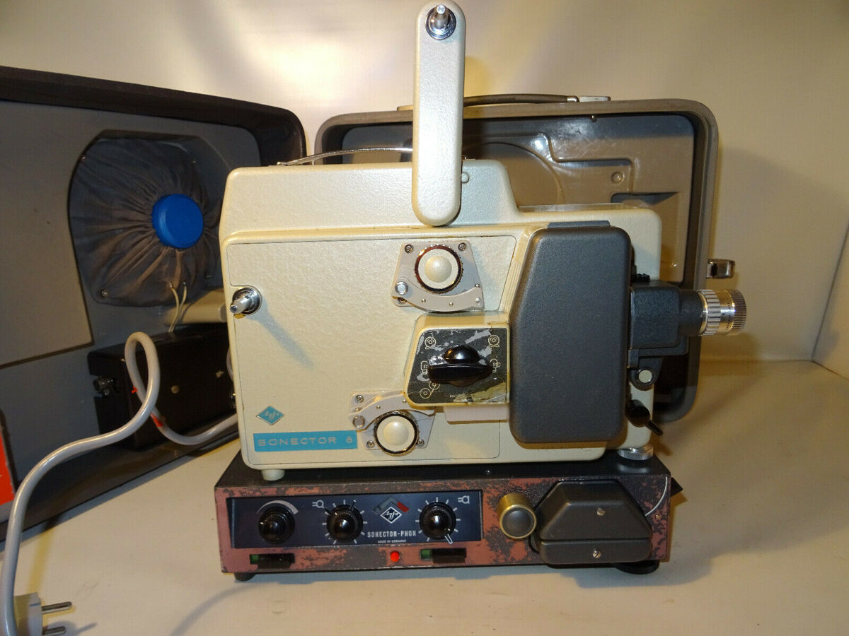 Agfa Sonector 8 Projektor Filmprojektor mit Koffer und Lautsprecher.