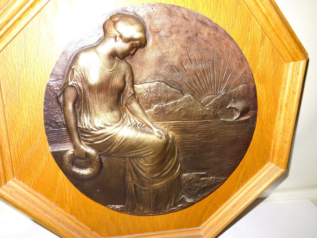 Bronze Relief Bild Platte (Strassacker?) trauernde Frau Kranz Vintage 46x46cm