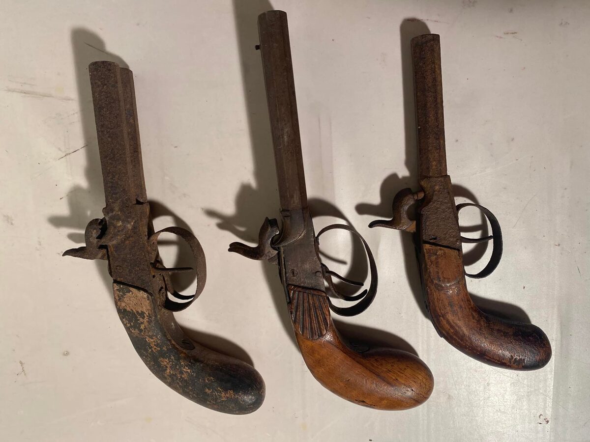 3 antike historische Pistolen / 2 x Doppellauf. Original um 1850. Nicht funktionsfähig!