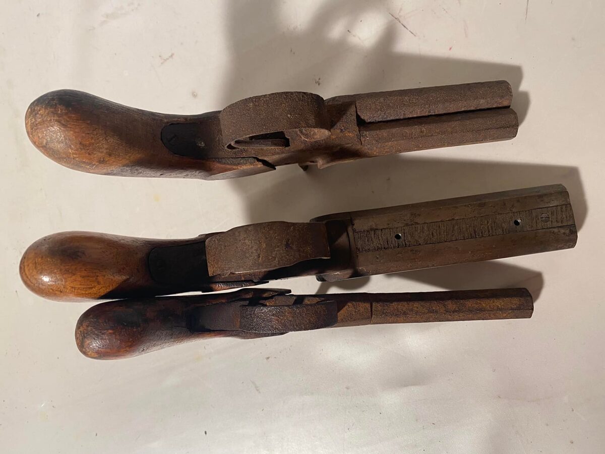 3 antike historische Pistolen / 2 x Doppellauf. Original um 1850. Nicht funktionsfähig!