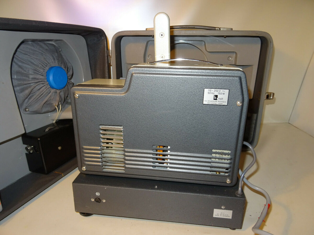 Agfa Sonector 8 Projektor Filmprojektor mit Koffer und Lautsprecher.
