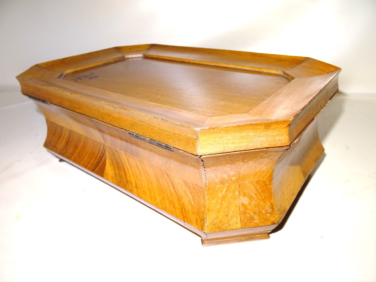 Antike Holzschatulle Holzkiste Box Truhe Antik Art Deco mit Inizialien 34x22x12