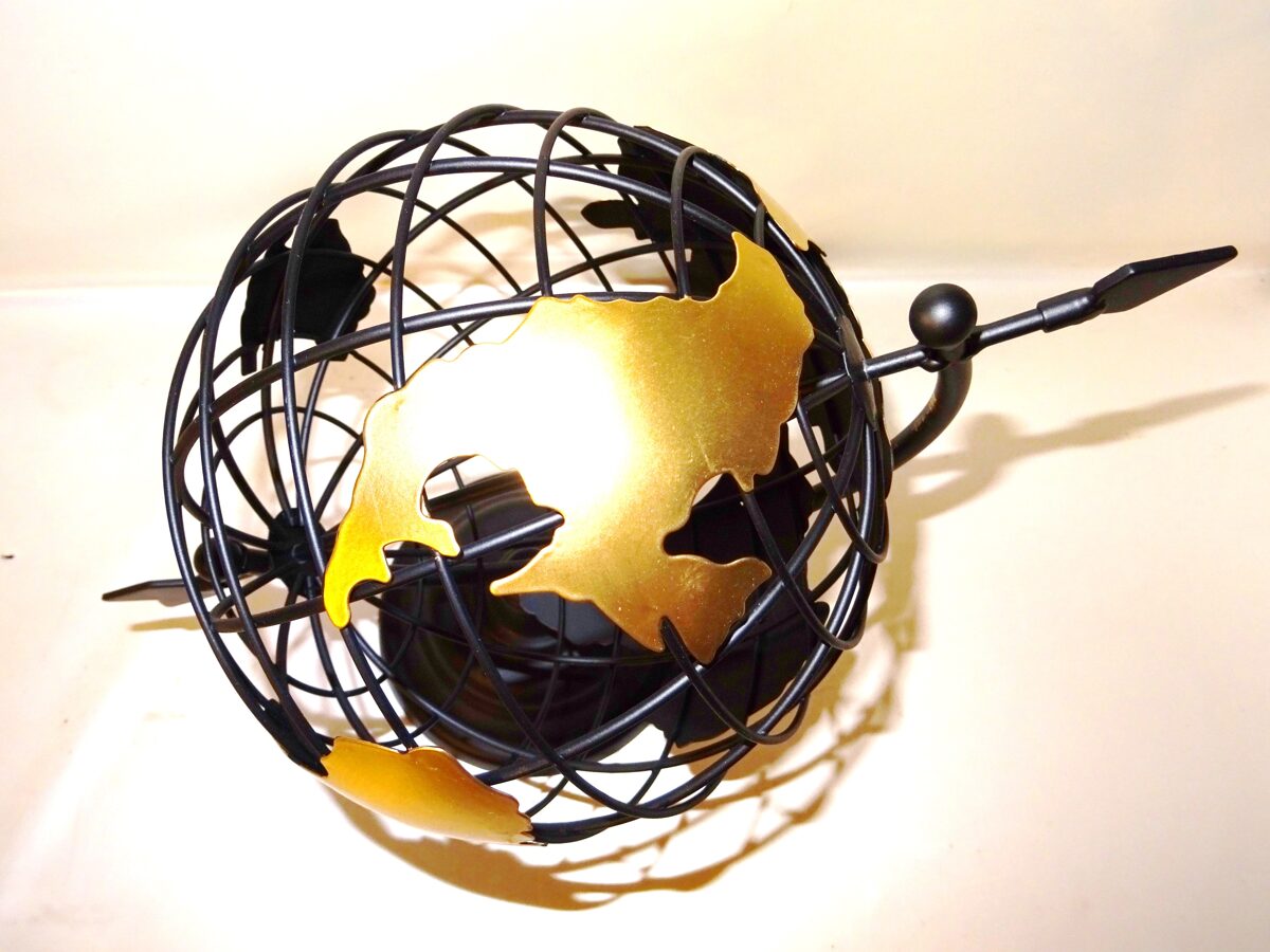 Globus mit Pfeil Globe with Arrow Armillarsphäre Deko Metall drehbar 28cm