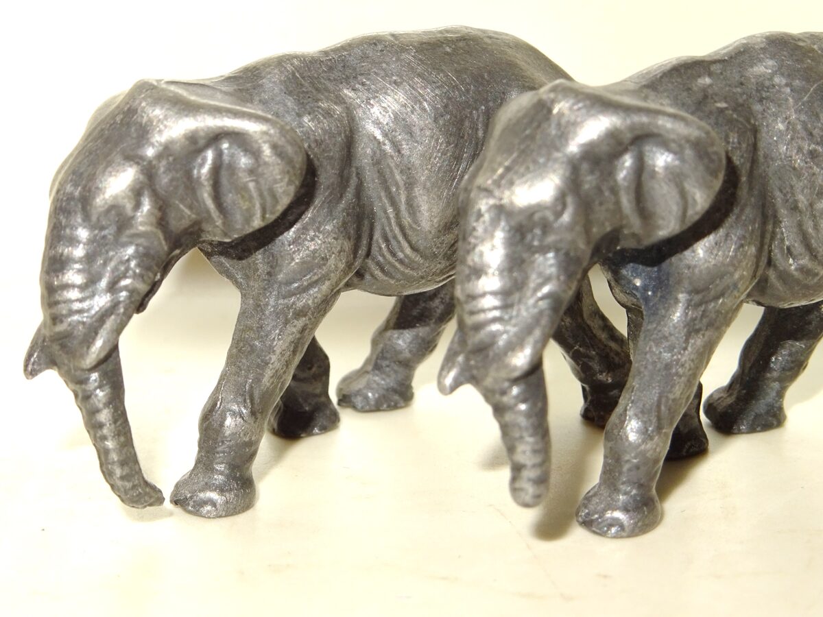 2 schöne massive Zinn tin Elefanten Elefant Elephant 5x3cm Figur Skulptur