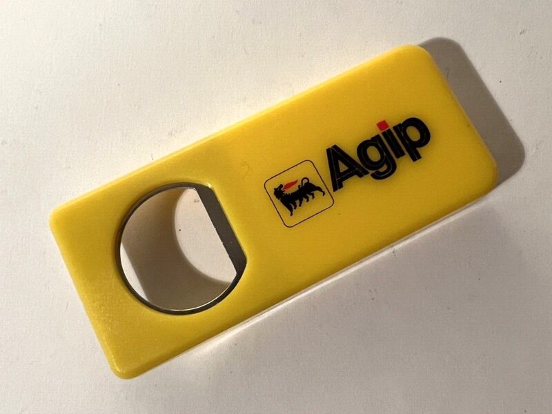 1x Agip Flaschenöffner Kapselheber Vintage Motorsport Kunststoff Gelb Bieröffner