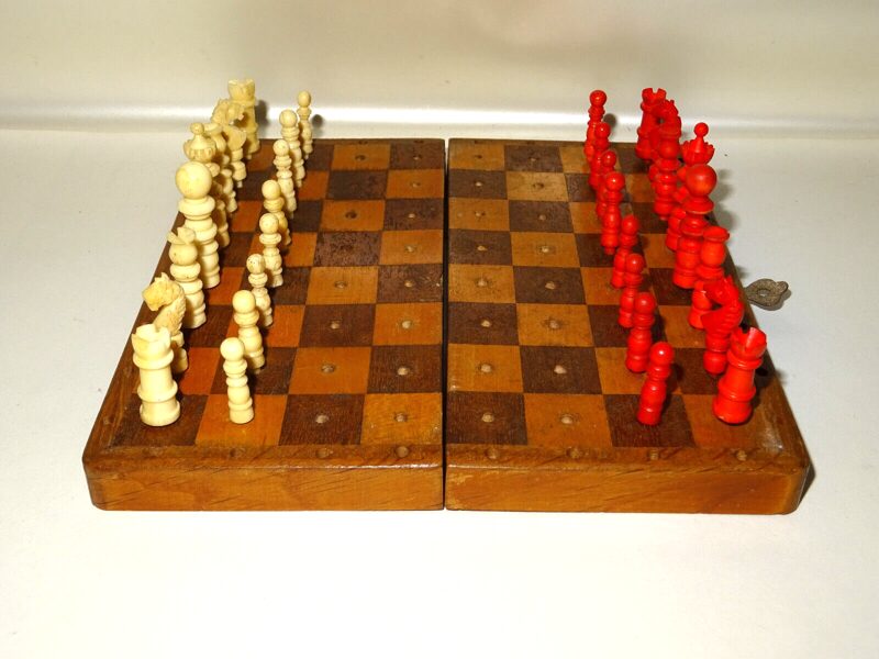 Altes Schachspiel Reise Schach Figuren aus Elfenbein Antik Kolonialzeit?