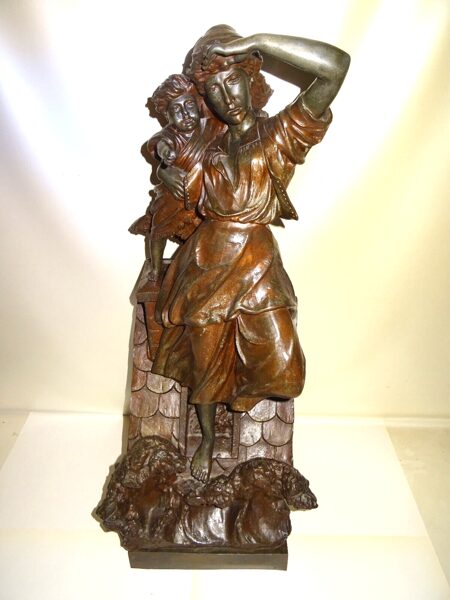 Antike Skulptur wohl Metallguss bronziert Frau Kind Rettung Wasser Dach 77cm