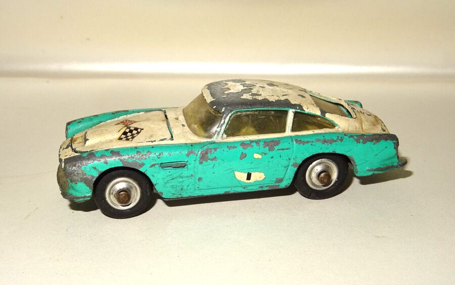 CORGI TOYS Aston Martin D.B.4. Auto Spielzeug Vintage stark gebraucht